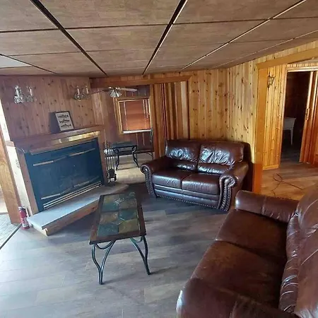 Riverside Cabin With Private Fishing Access!